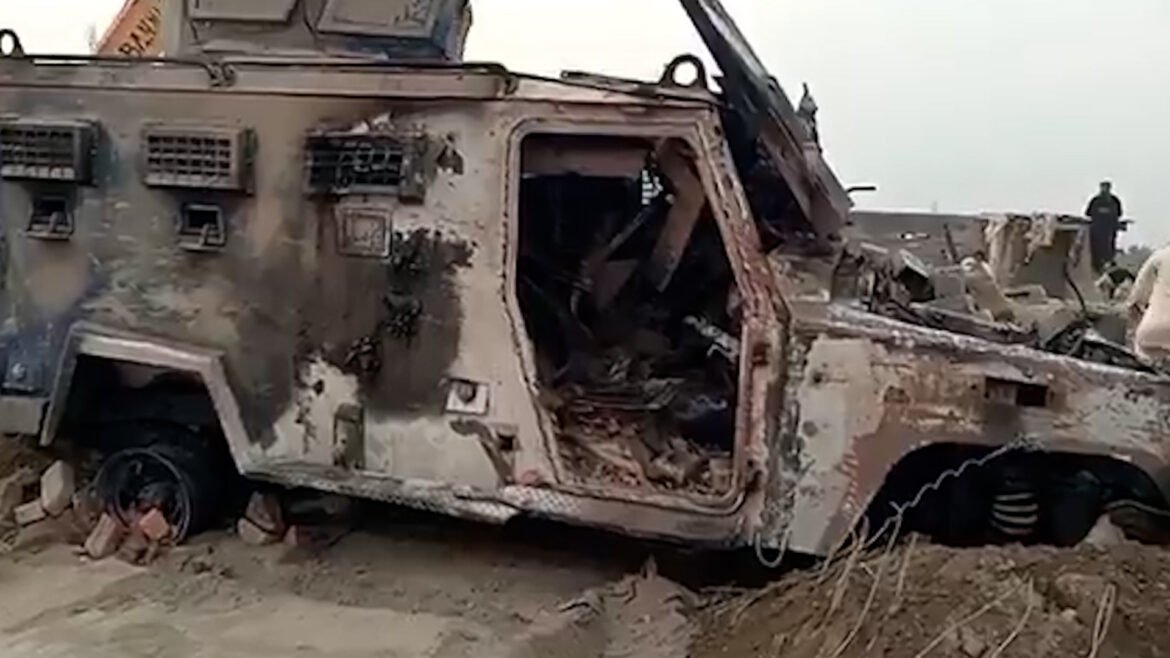 Deadly car bomb attack hits checkpoint in northwest Pakistan | Infrastructure