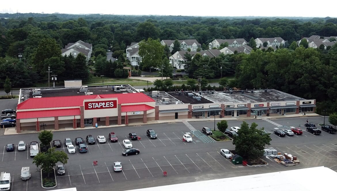 Sets Hybrid Training opened in March at the 40,000-square-foot retail strip center, joining other tenants including Staples, Aldi and Riccardi Brothers Paint.