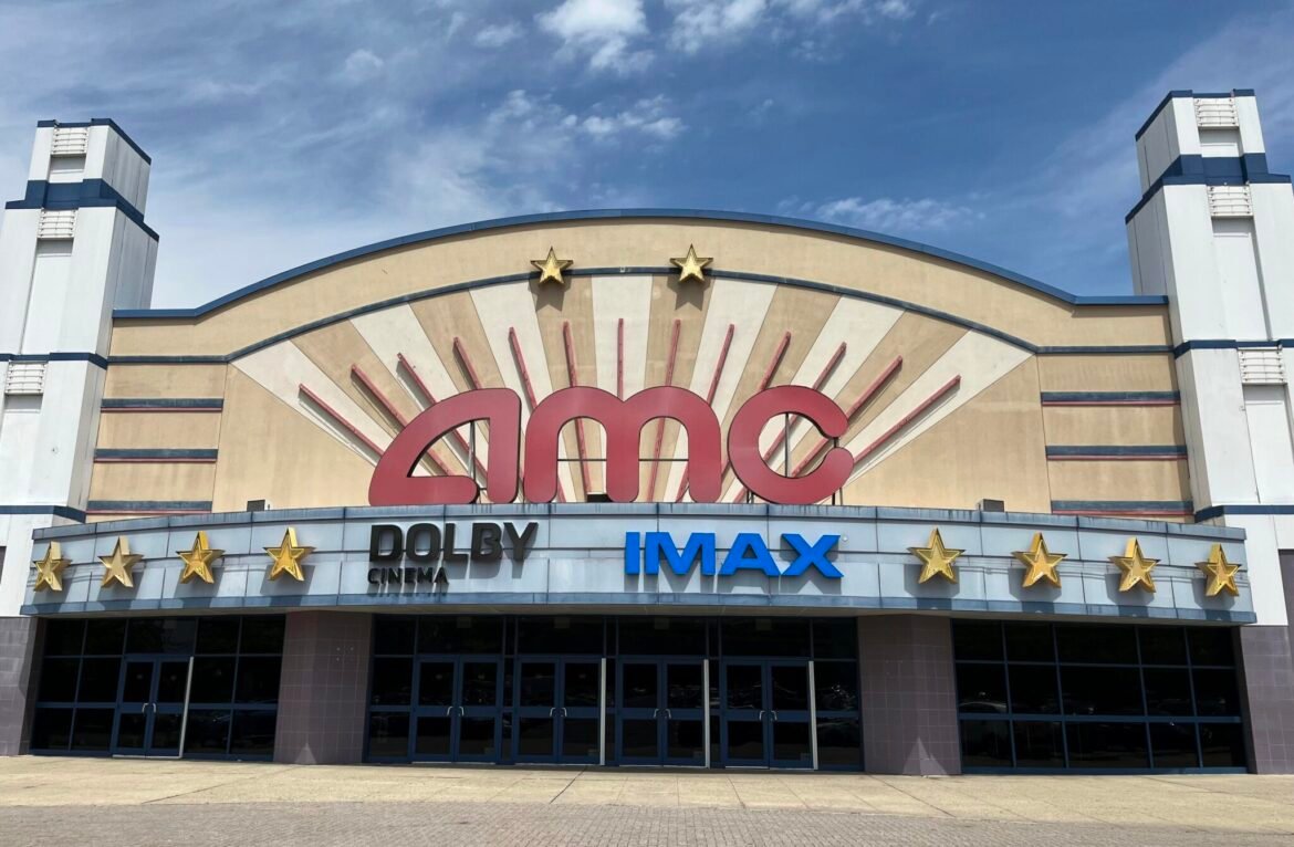 Lawmakers consider letting more movie theaters sell booze • New Jersey Monitor