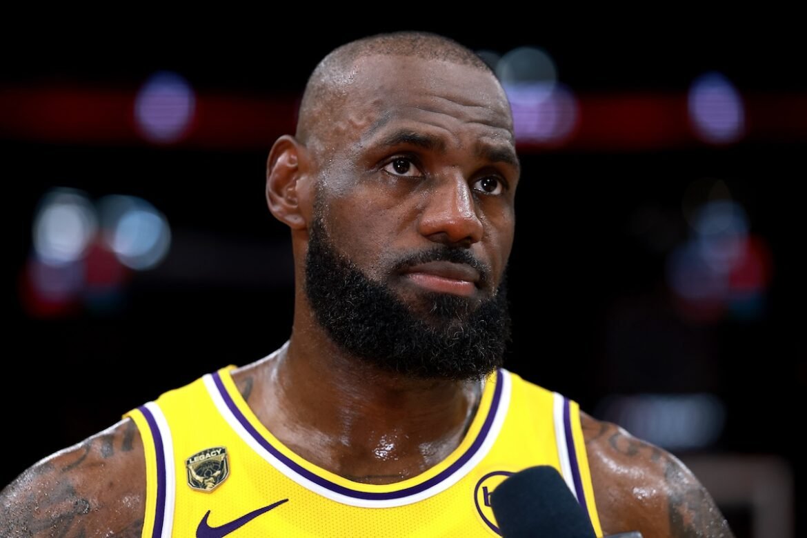 LeBron James’ Former Cavaliers Teammate Urges Him to Retire in Cleveland