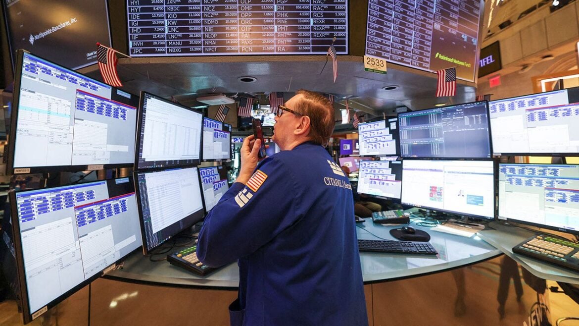 Mark Zandi puts U.S. recession odds at 40%, warns economy is 'on edge'