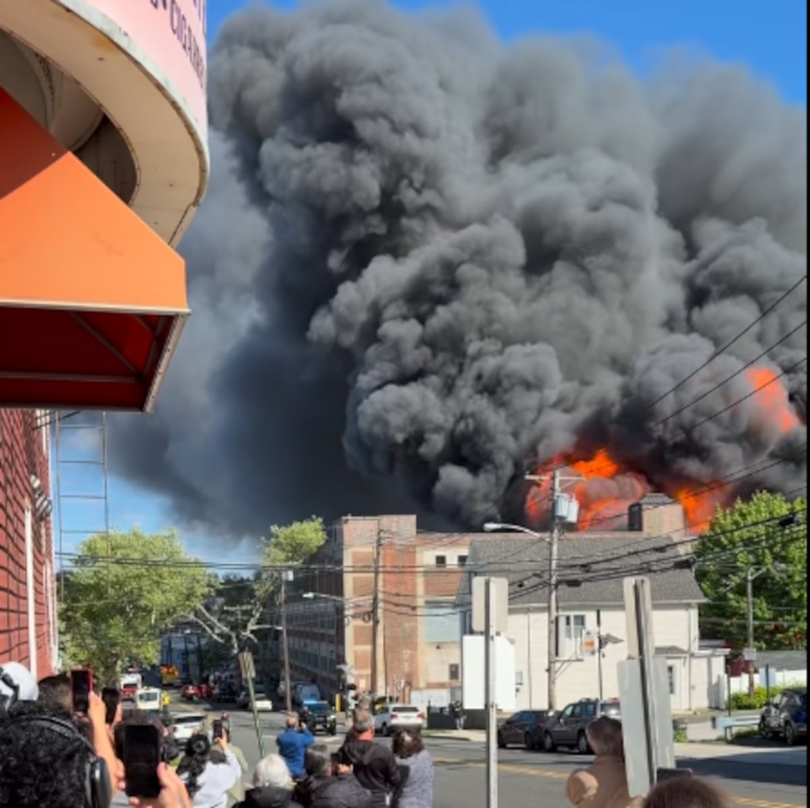 Massive warehouse fire in N.J. sends thick smoke across region
