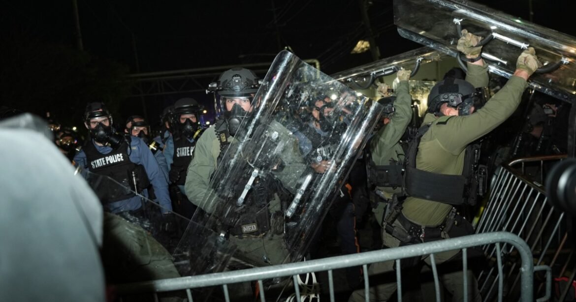 New Jersey Officials Impose Curfew to Stifle Anti-ICE Protests at Delaney Hall – Mother Jones