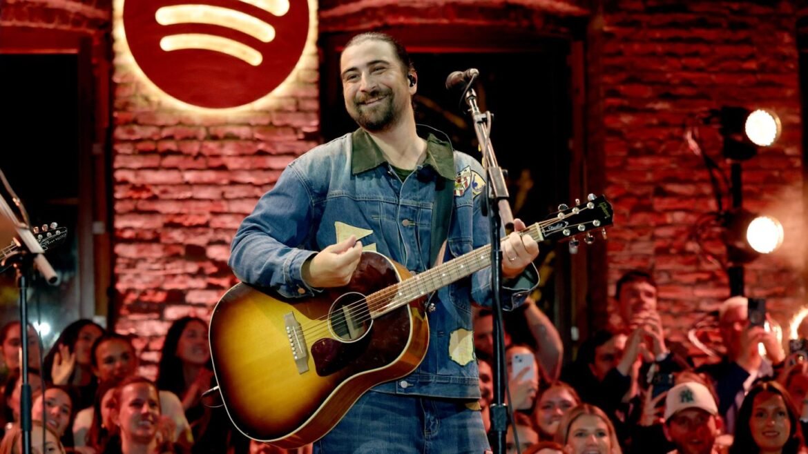 Noah Kahan Earns First No. 1 Album With ‘The Great Divide’