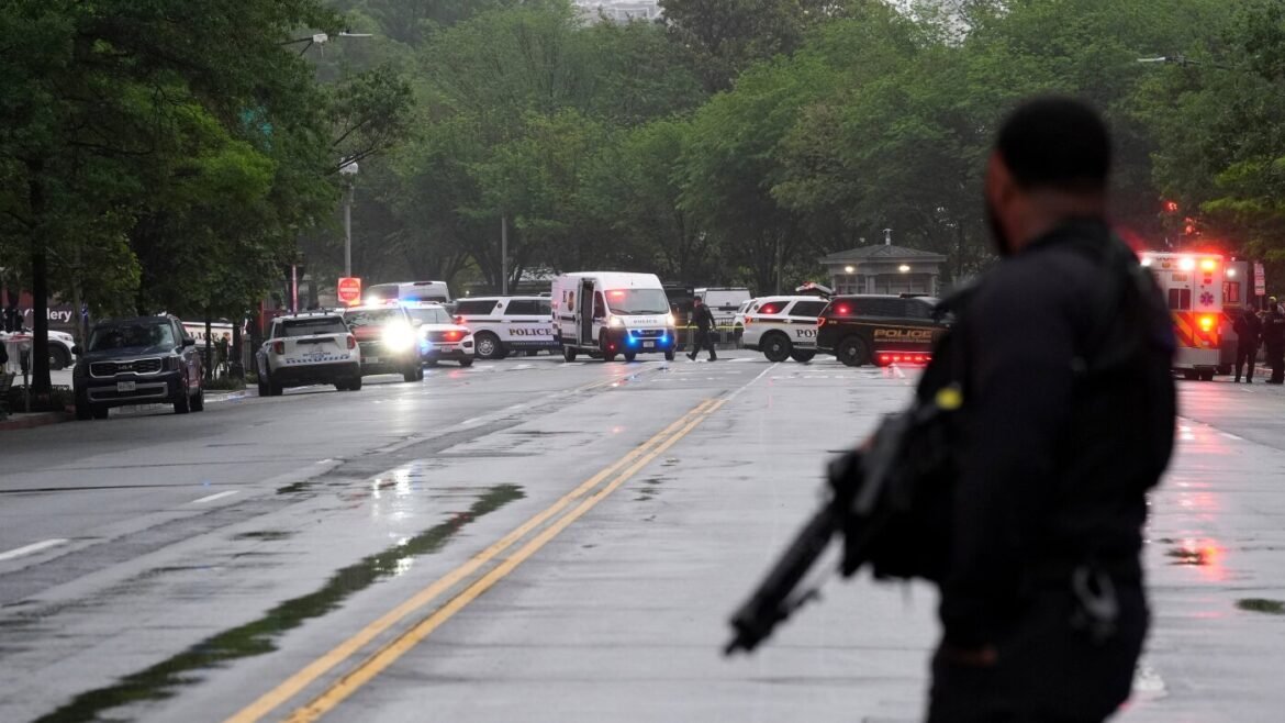 Secret Service fatally shoots suspect outside White House checkpoint : NPR