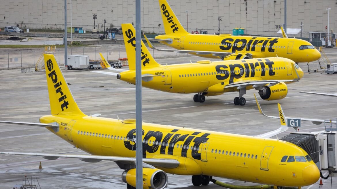 Spirit Airlines prepares to shut down after failing to reach bailout deal