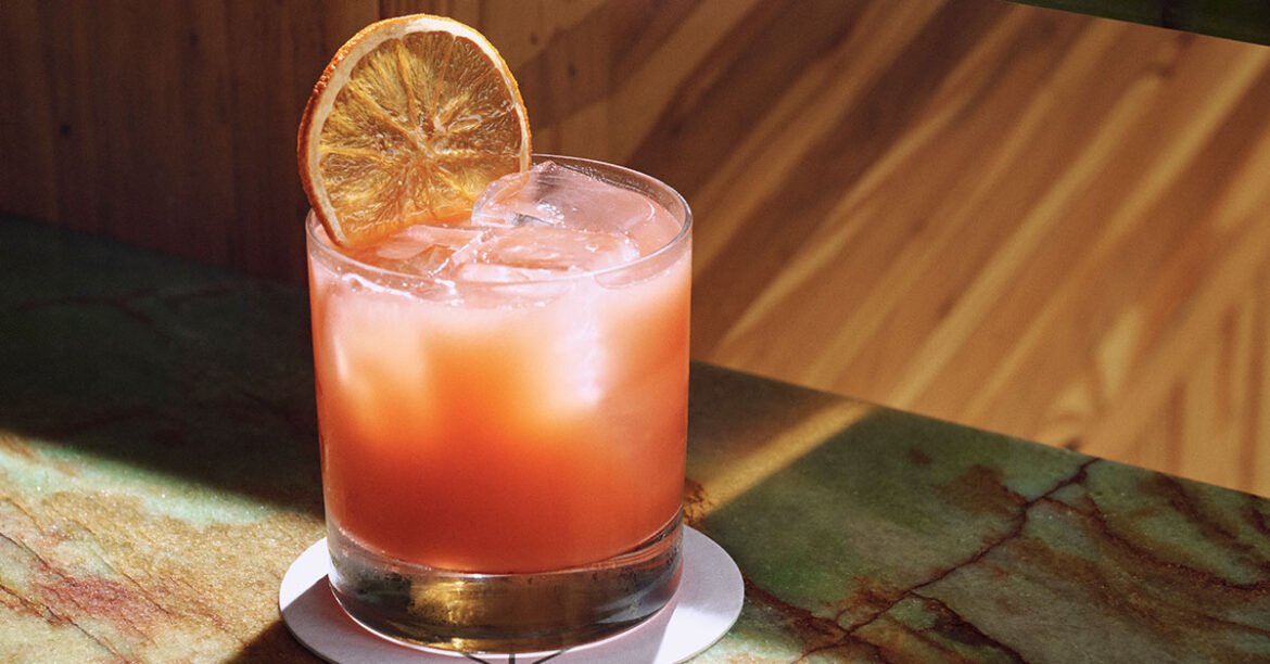 The Best Strawberry Cocktails: Daiquiris, Negronis, and More