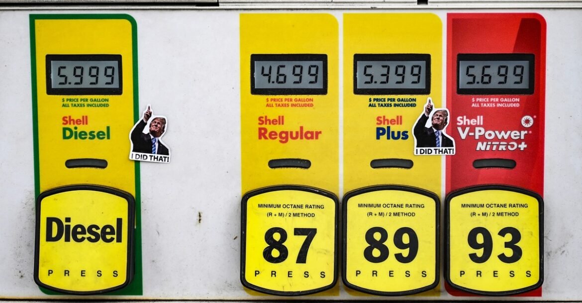 The Lag Between an Iran Deal and Lower Oil Prices