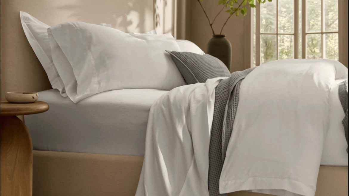 These are some of the top cooling sheets to buy that keep you chilly in the night, including Boll & Branch's Percale Hemmed Sheet Set.