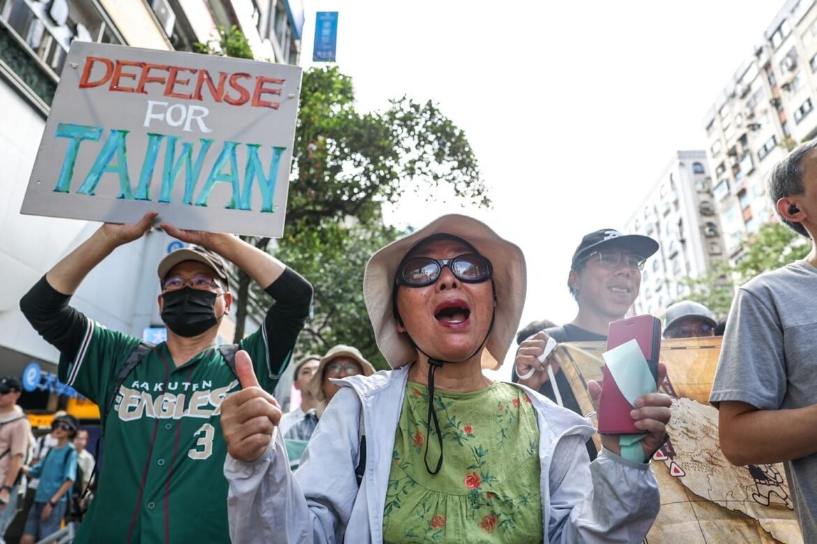 U.S. Halts Taiwan Arms Package as Trump Courts China