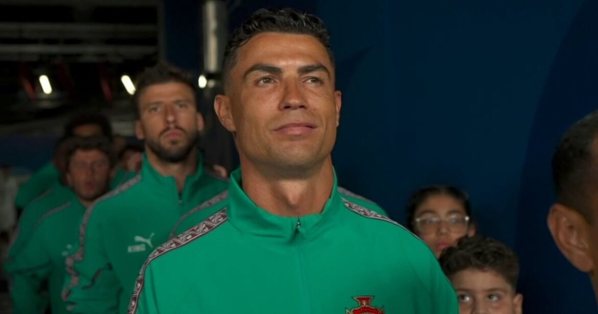A Cristiano Ronaldo no dejan de gritarle que lo aman... y él solo sonríe