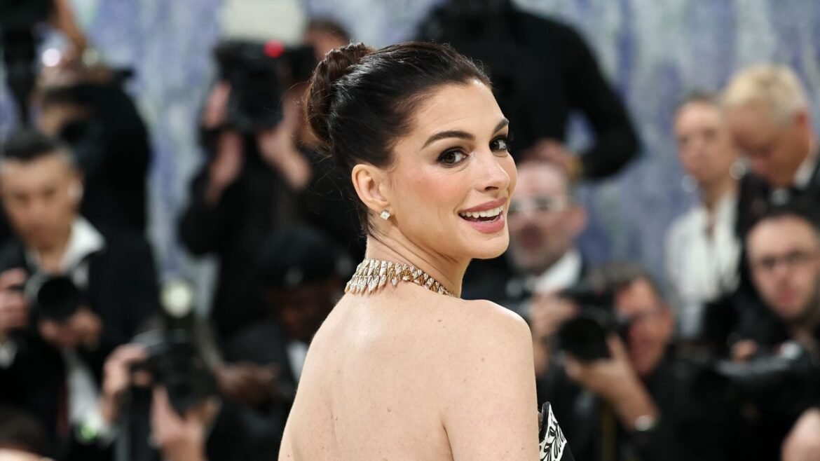 Anne Hathaway Announces Third Pregnancy