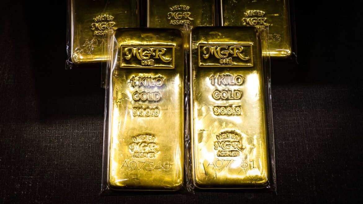 As gold's tumble continues, traders bet the pain may last for two more years