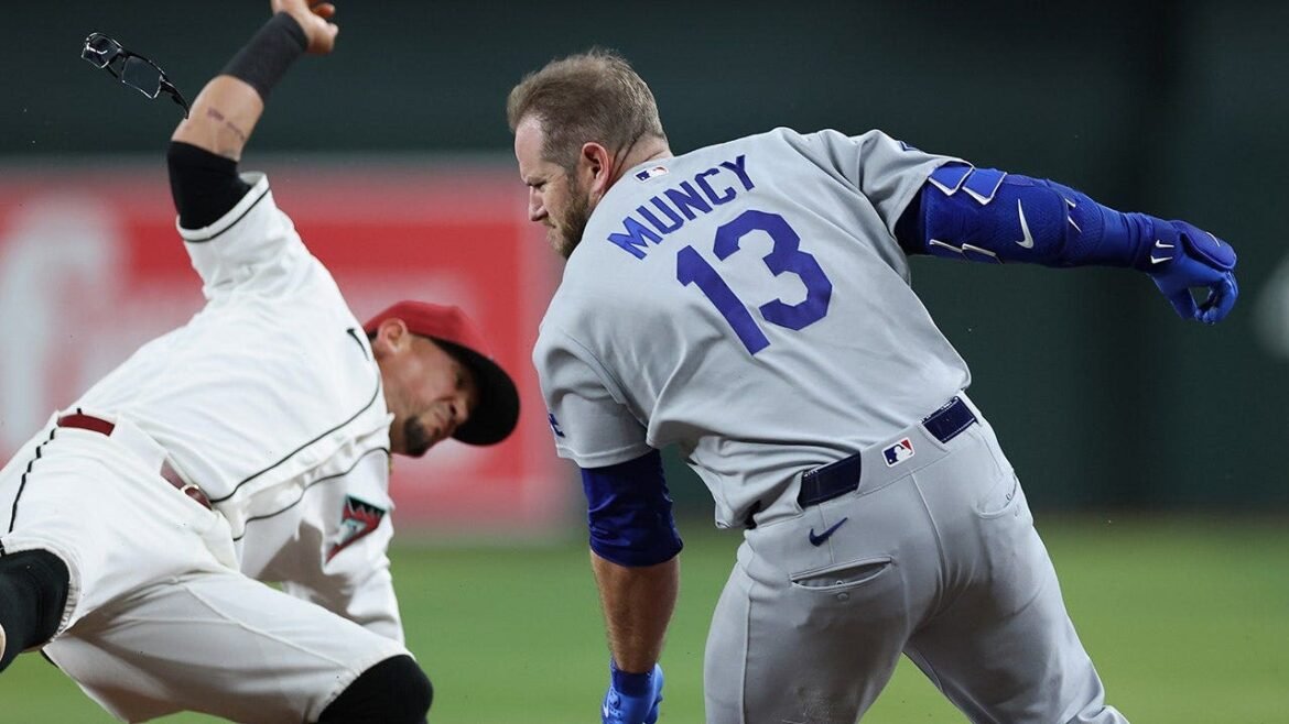 Dodgers' Max Muncy, Diamondbacks' Ildemaro Vargas leave after collision