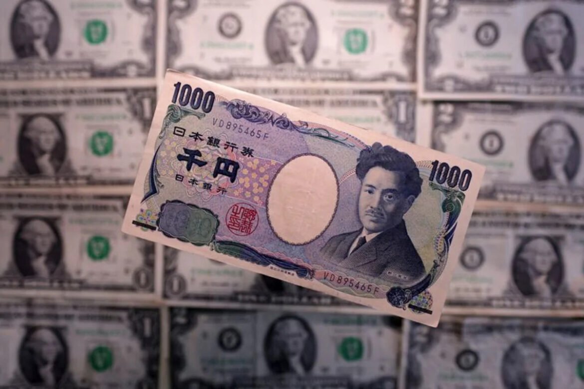 Dollar declines for second straight day but set for weekly gain