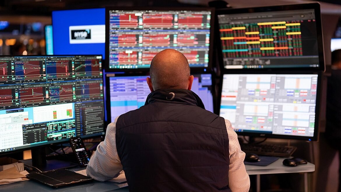 ETFs vs mutual funds in 2026 and key differences investors should know