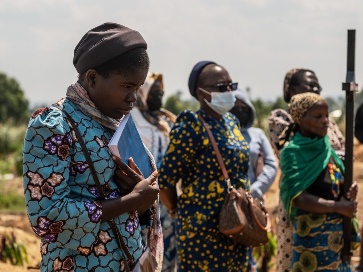 Ebola cases surpass 1,000 in DR Congo amid violence and displacement | Ebola News