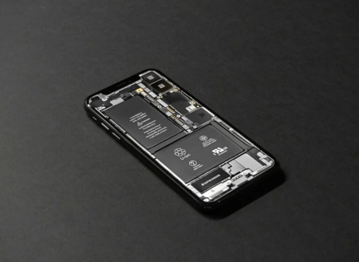 How SK hynix’s (HXSCL) 12-Layer HBM4E Samples Keep It Ahead in the AI Memory Upgrade Cycle