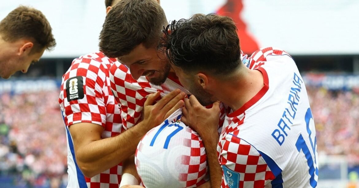 Petar Sucic abre el marcador para Croacia con un riflazo fuera del área