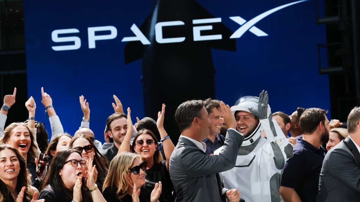 SpaceX gains 3% after surpassing Amazon in market cap