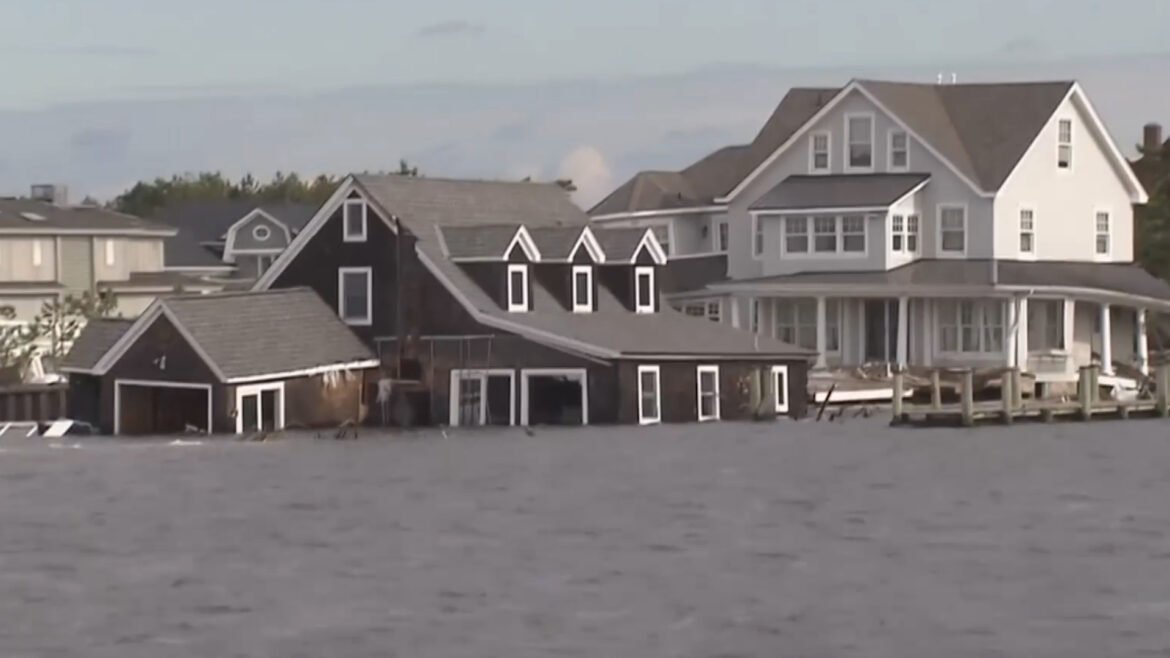 State delays flood rules that split homeowners, environmentalists