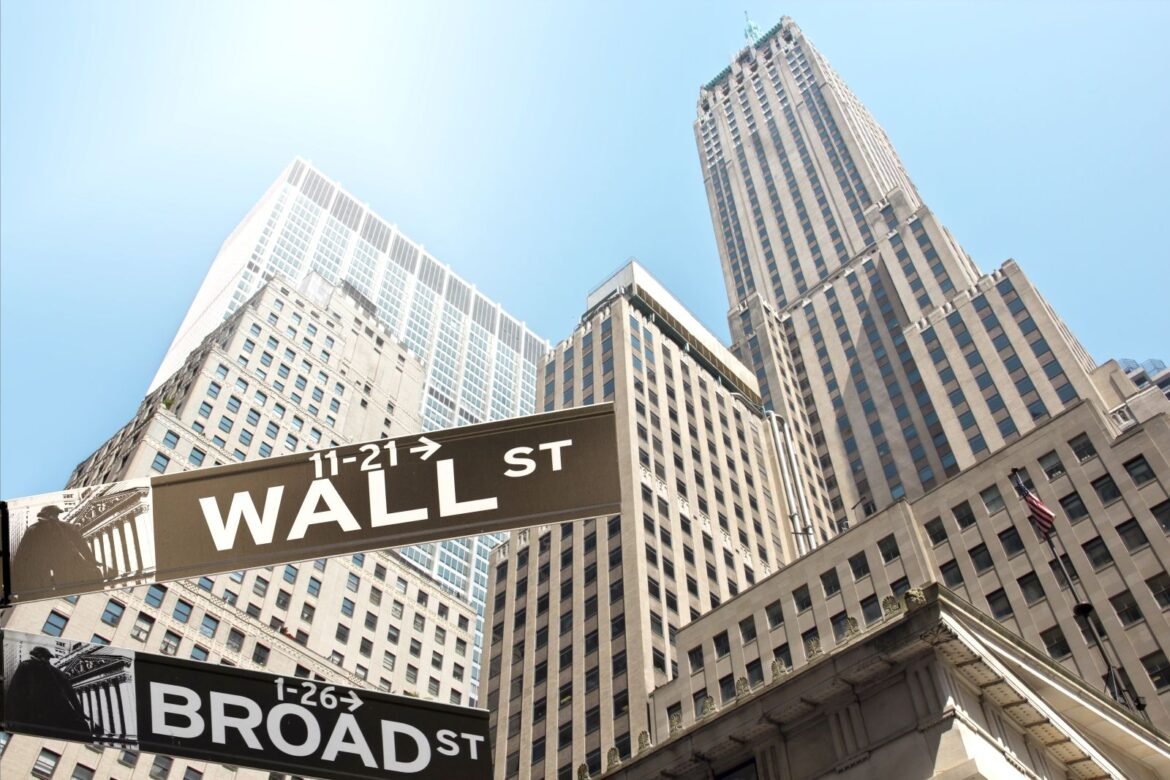 Stocks Edge Higher as Chipmakers and AI Stocks Rebound