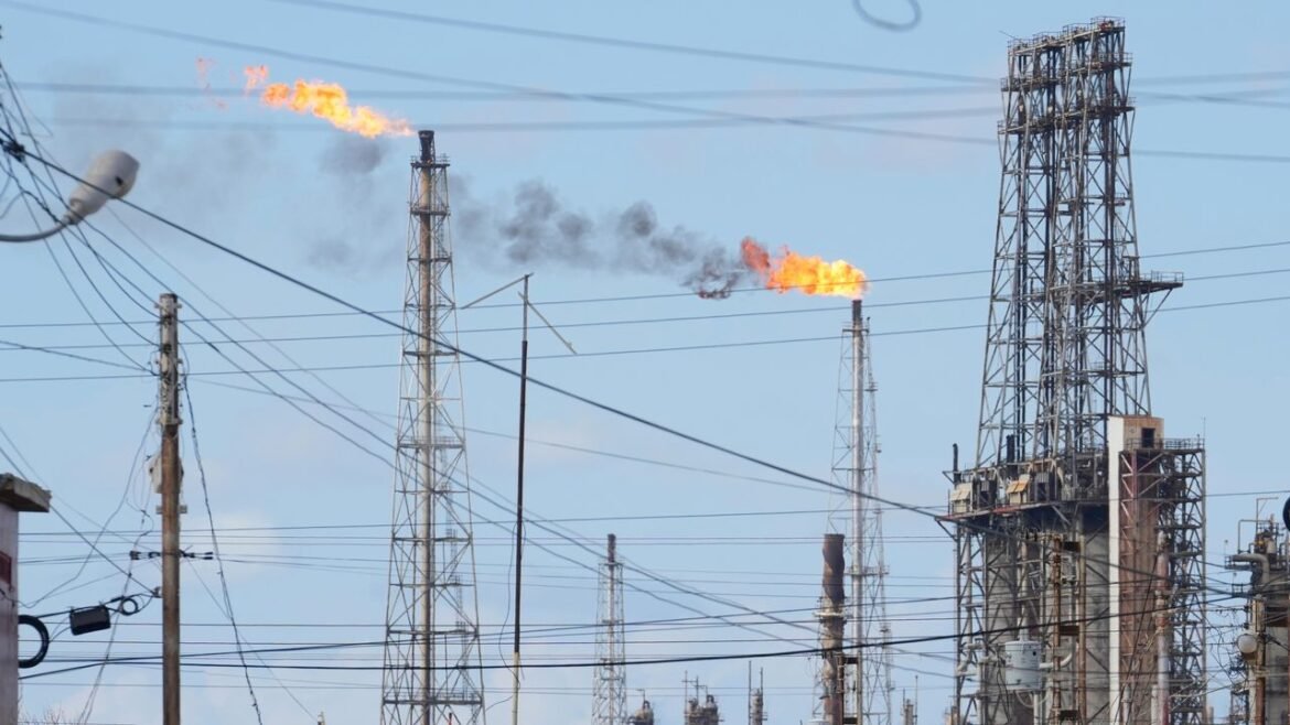 The Hole in Donald Trump’s Venezuelan Oil Strategy