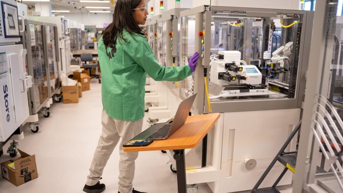'The science labs of the future?' Human scientists oversee robots : NPR
