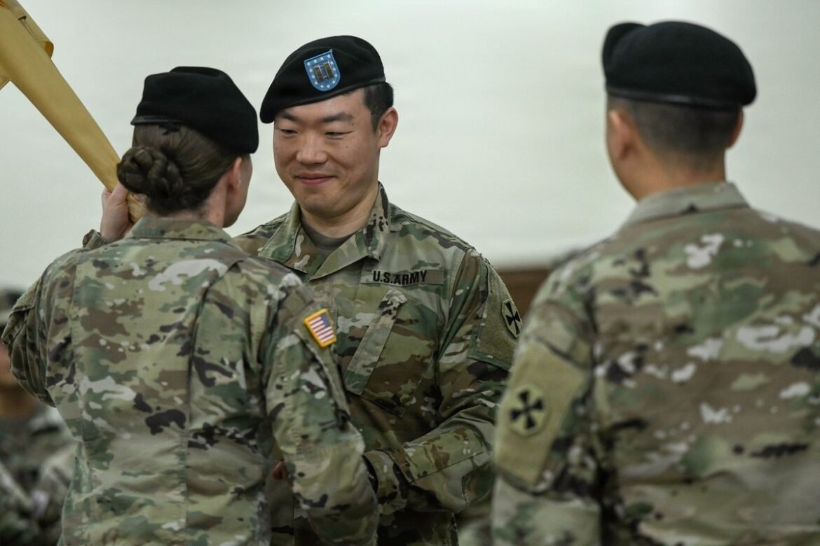 USAG-H HHC welcomes new commander | Article
