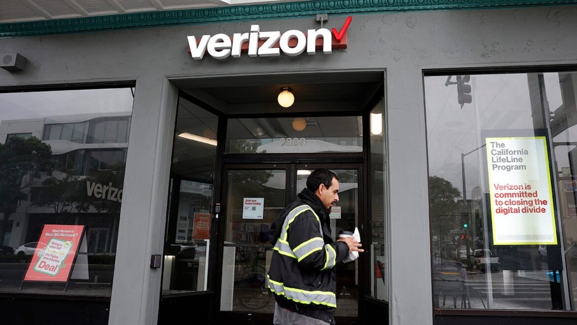 Verizon drops activation and upgrade fees with new simplified plans