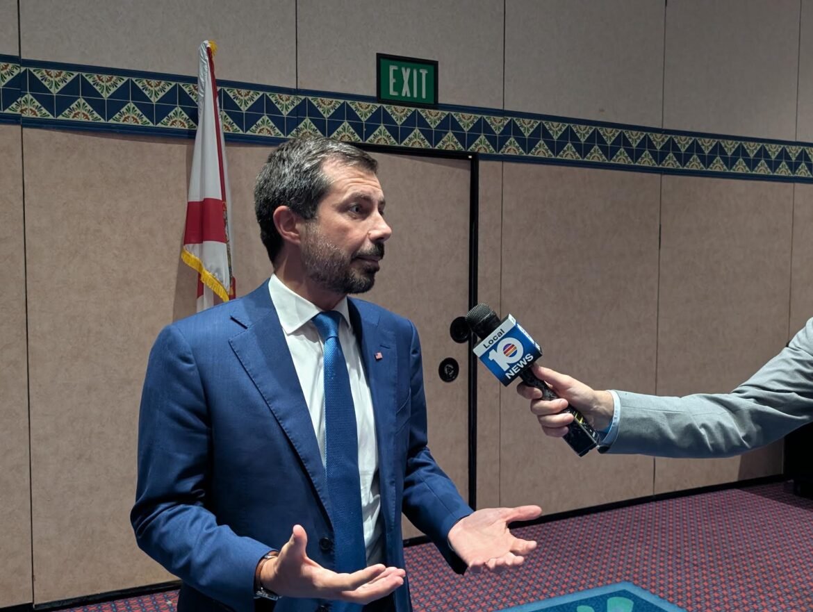 At Leadership Blue, Pete Buttigieg says Florida Democrats can win in November • Florida Phoenix