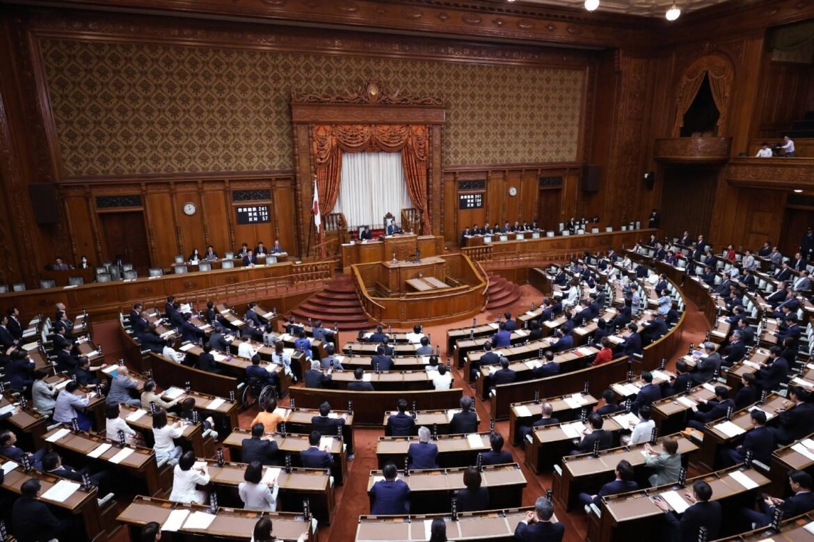 Bills to preserve imperial family clear Upper House