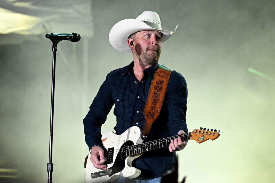 Justin Moore performs during day 7 of the Kentucky State Fair at the Kentucky Fair & Exposition Center on August 21, 2024 in Louisville, Kentucky. (Photo by Stephen J. Cohen/Getty Images)