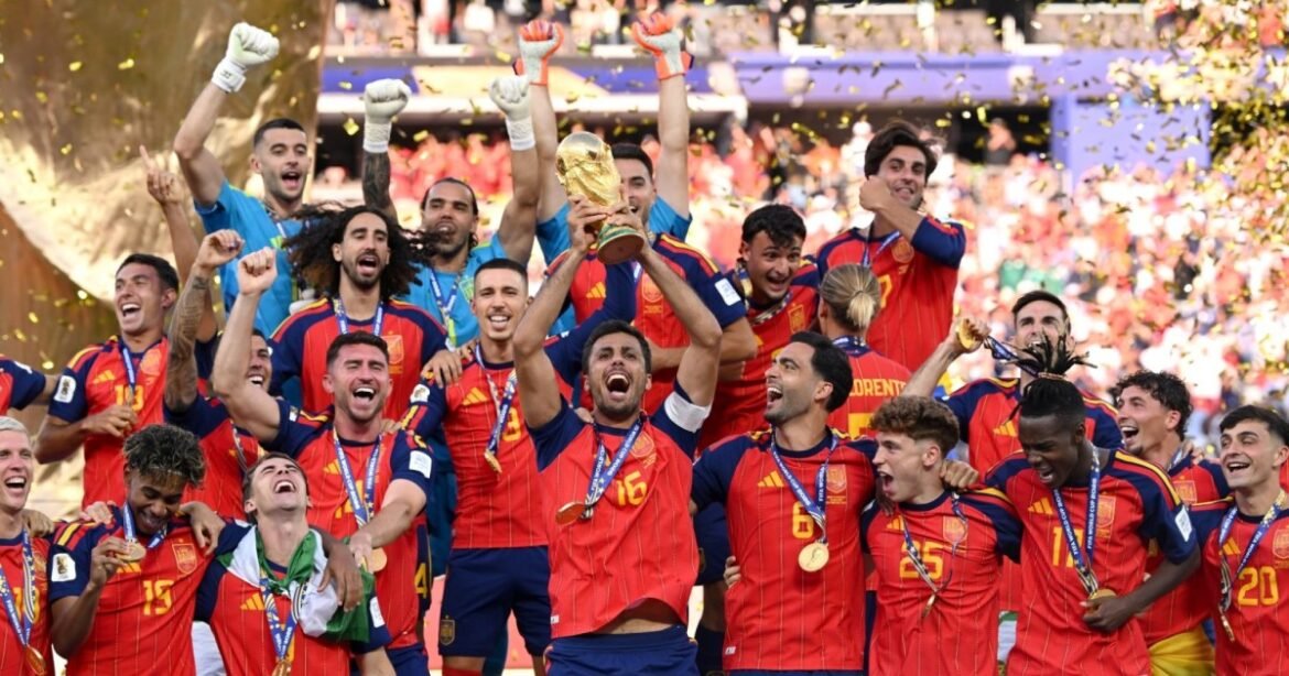 España celebra la gloria y Scaloni se despide entre lágrimas