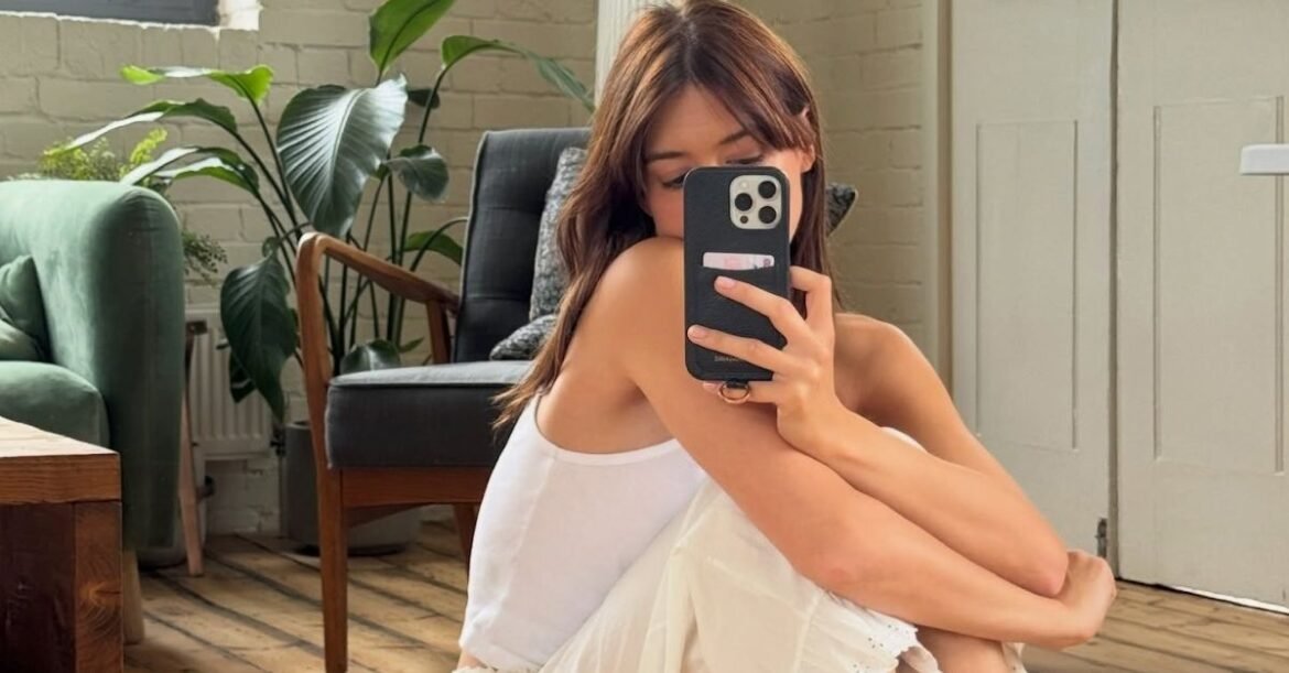 Fashion People Keep Styling Bloomer Trousers With Ghillie Shoes