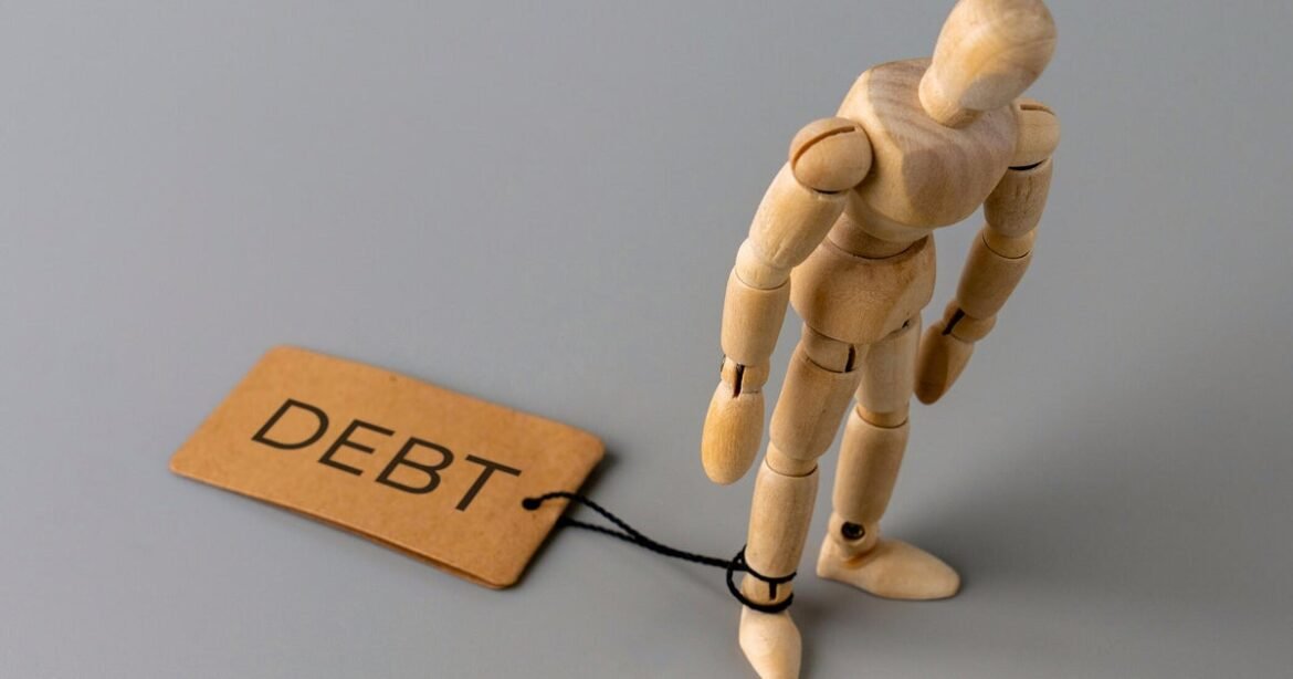 How do creditors decide whether to accept a settlement offer?