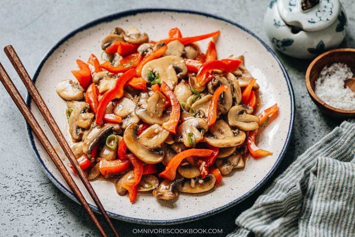 Stir fried white button mushrooms and red pepper in a plate