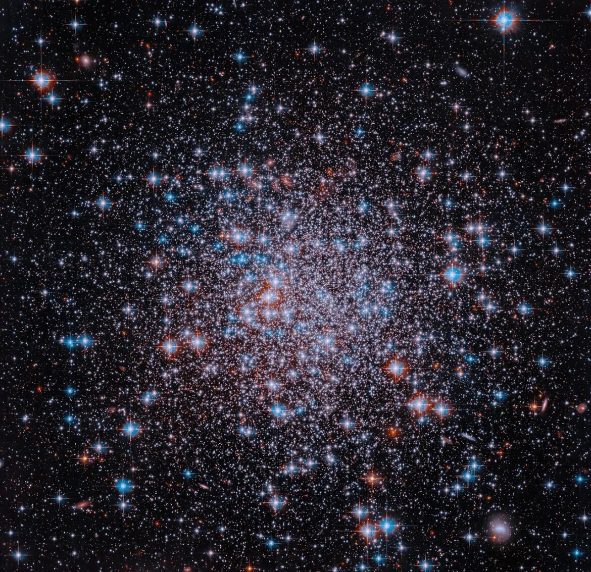 NASA's Hubble Spies Stellar Sparkler for July 4th