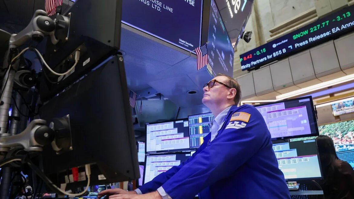 Oil price hits $95, rate hike odds rise ahead of Alphabet earnings
