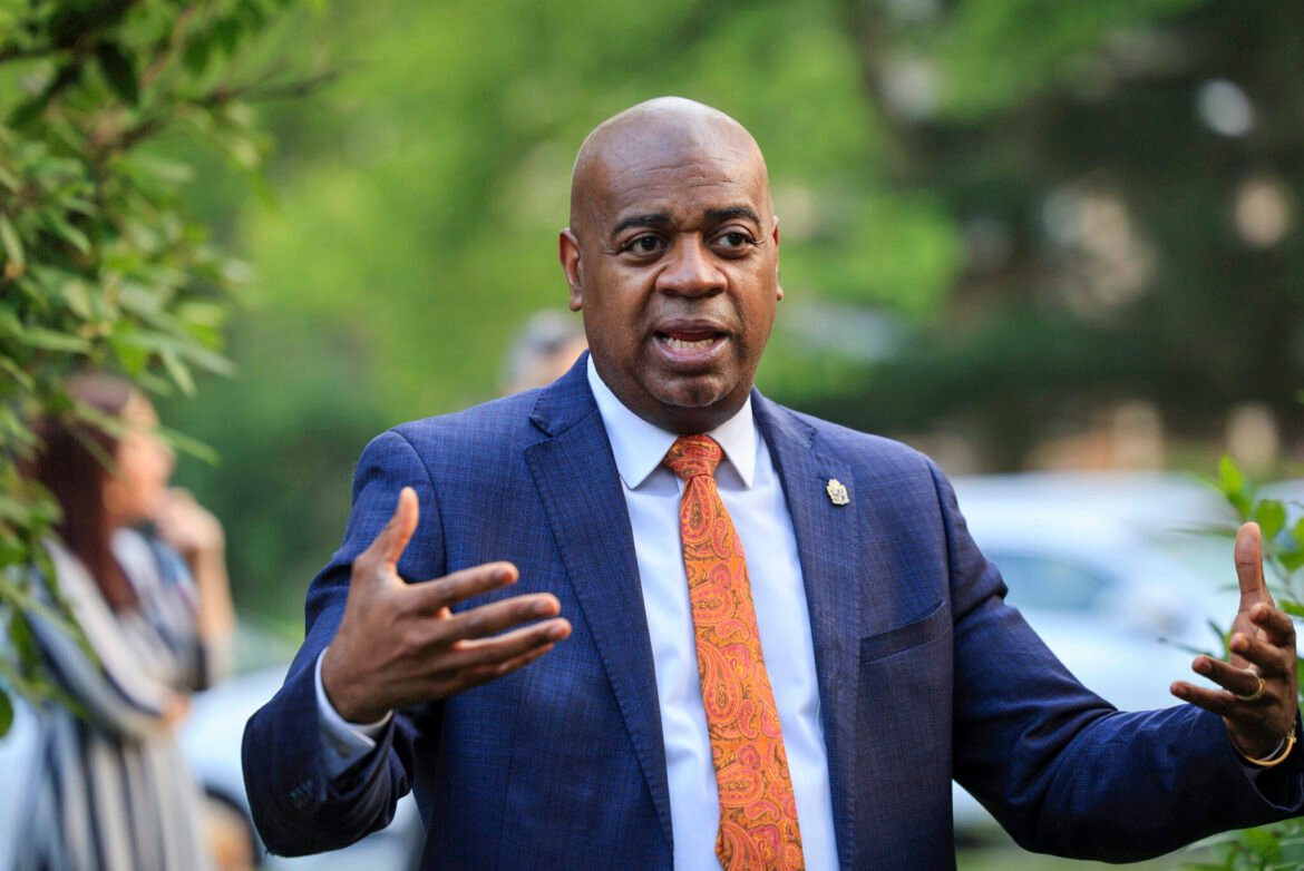 Ras Baraka joins other US mayors calling for end to federal SNAP cuts • New Jersey Monitor