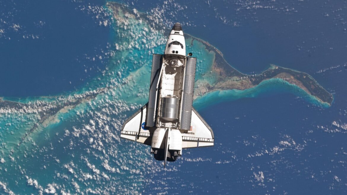 Space shuttle photobombs Earth for the final time, 15 years ago — Earth from space