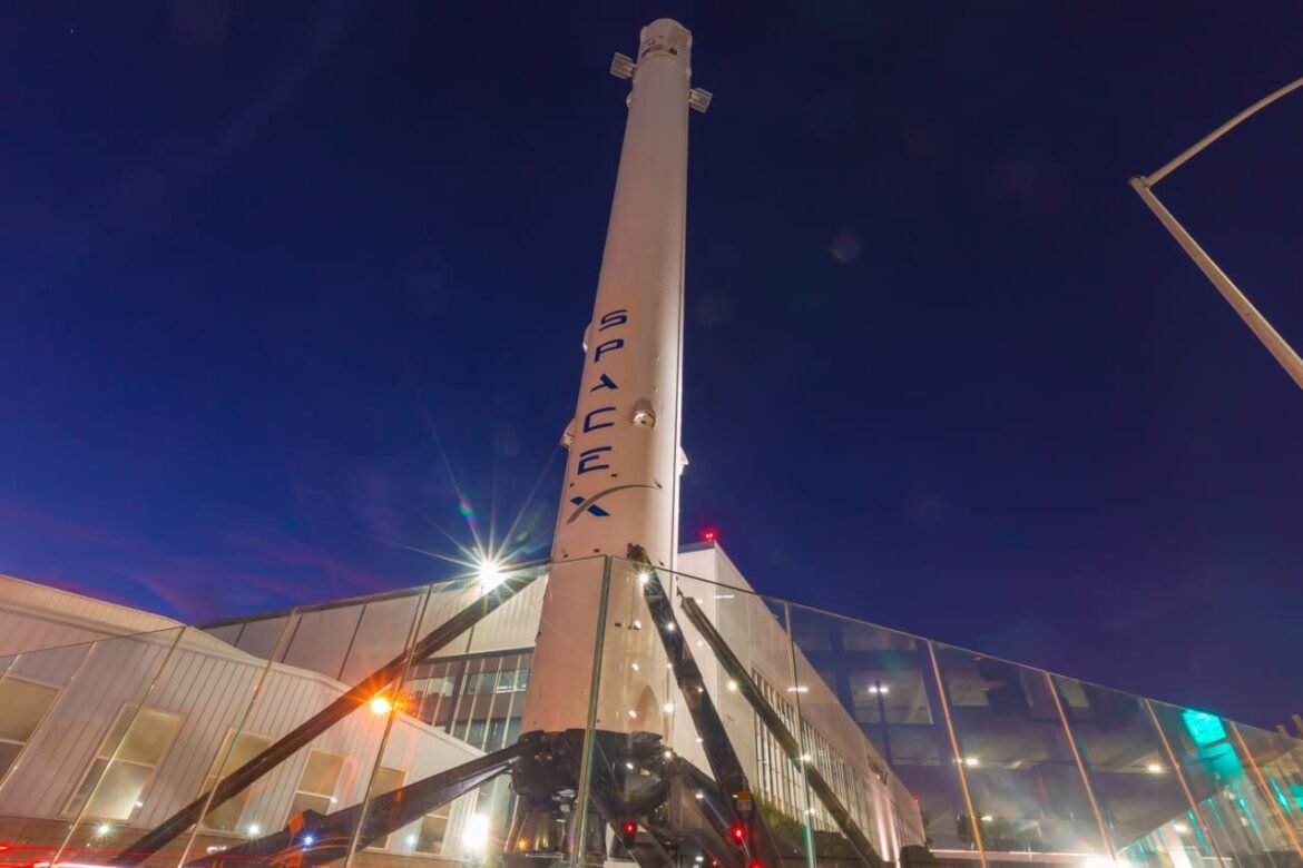 SpaceX panic sends Verizon and AT&T shares toward their worst week in years