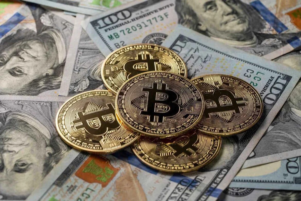 Strategy’s Unrealized Bitcoin Losses Total $14 Billion Amid Selloff. How to Play MSTR Stock Here.