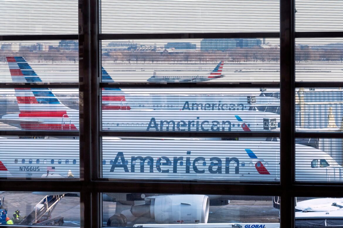Technology issue briefly grounds American Airlines flights nationwide, airline says