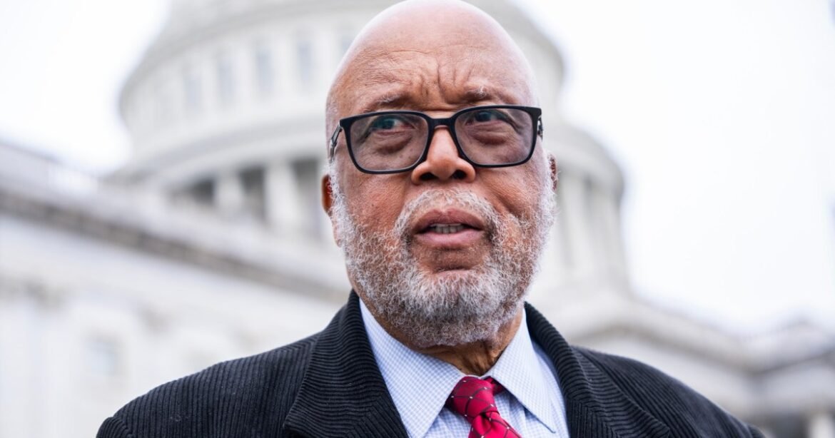 Top Homeland Security Democrat Demands Cancellation of Massive DHS Self-Deportation Contract – Mother Jones