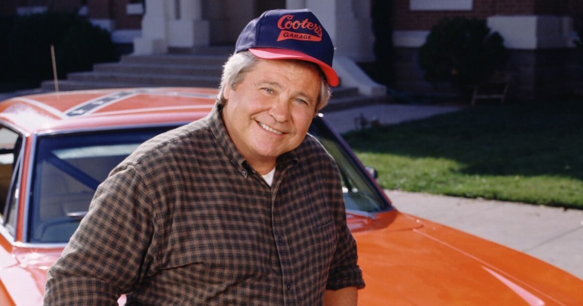 Ben Jones, Cooter on ‘The Dukes of Hazzard’ and former congressman, dies at 84