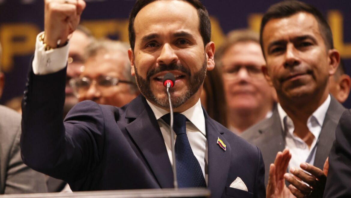 Colombia’s political pendulum swings right as de la Espriella is sworn in : NPR