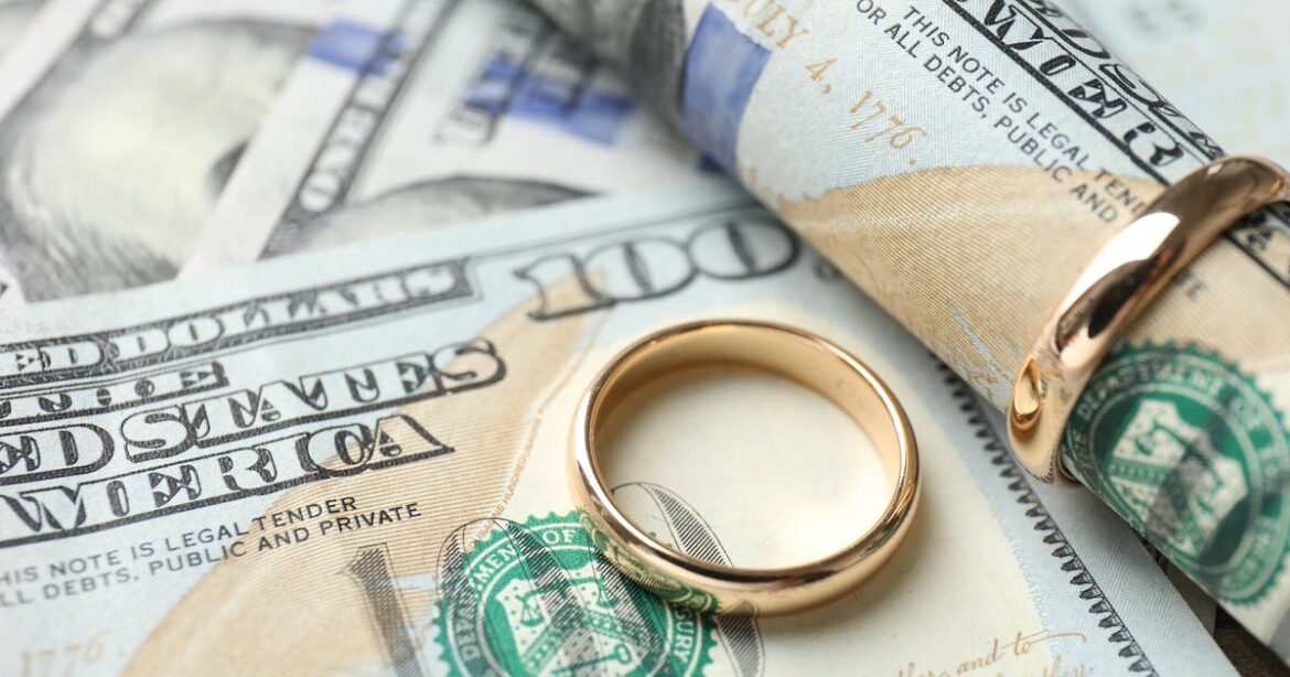 Does getting married combine your debt?