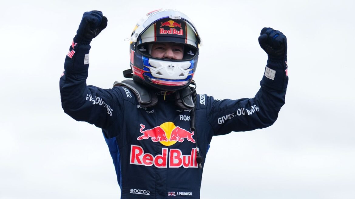 F1 Academy: Britain's Palmowski holds off Larsen to win Zandvoort main race