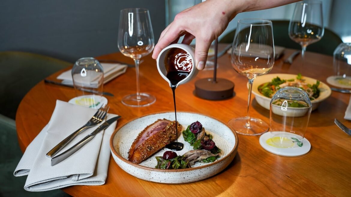 New restaurant Mei puts on a flashy debut in St. Petersburg